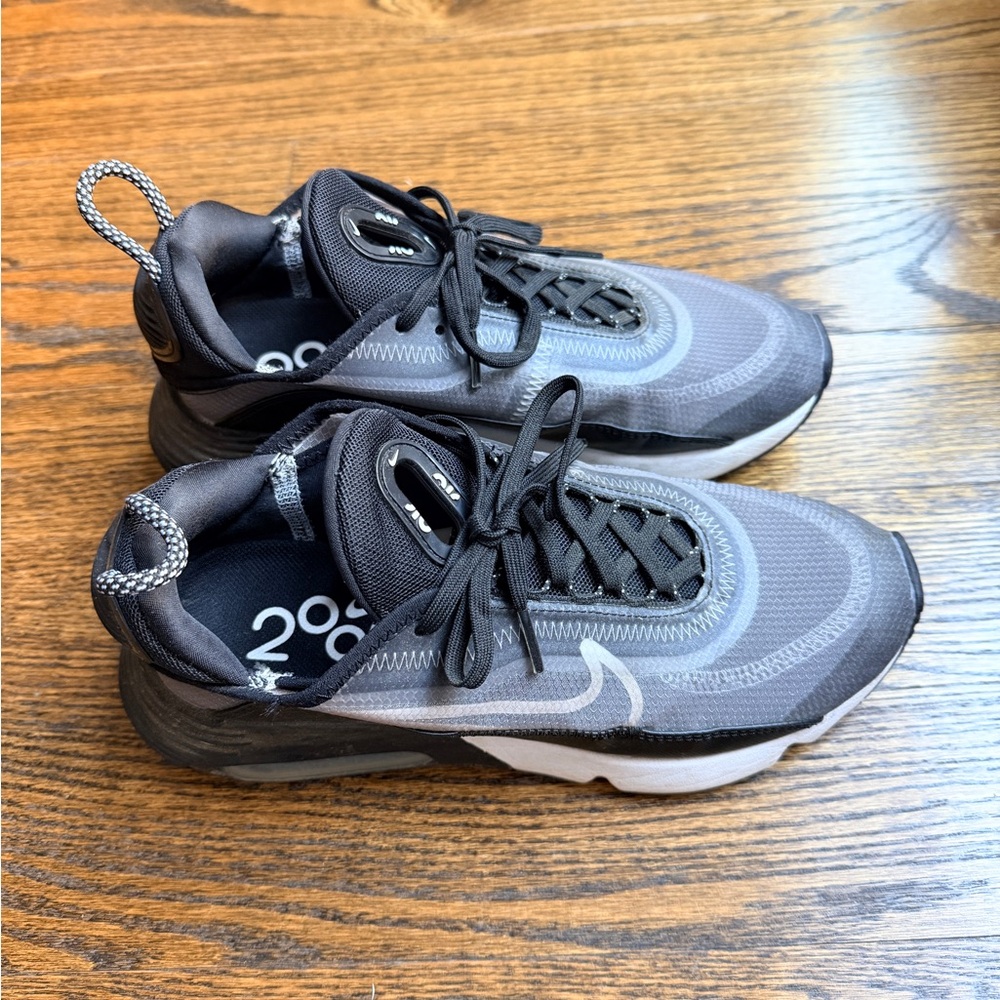 Nike Air Max 2090 Women’s Shoes – Black/Grey – Size 7.5